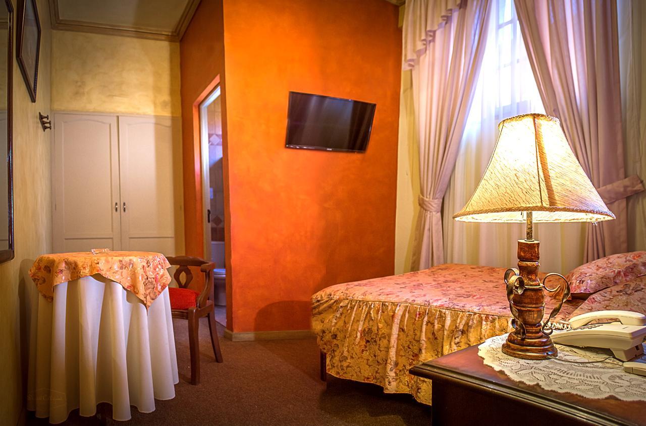 Hotel Monserrat Кочабамба Экстерьер фото