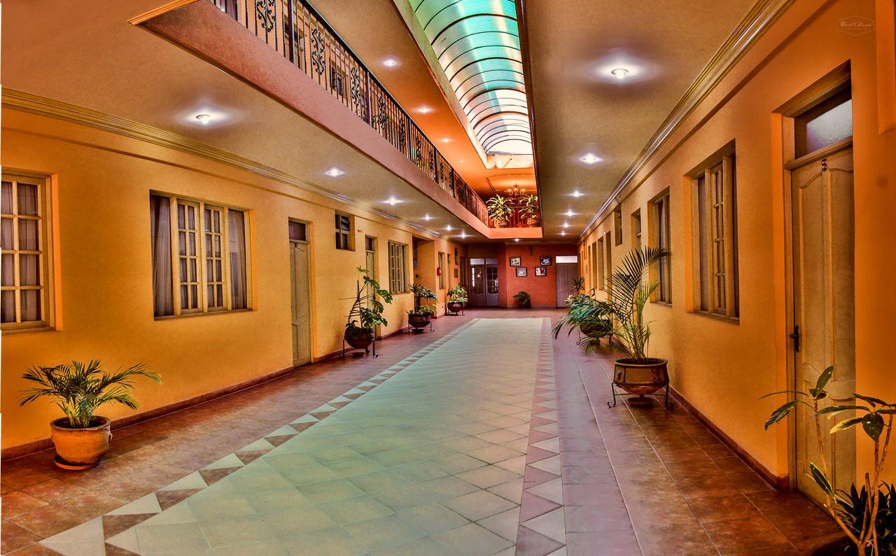 Hotel Monserrat Кочабамба Экстерьер фото