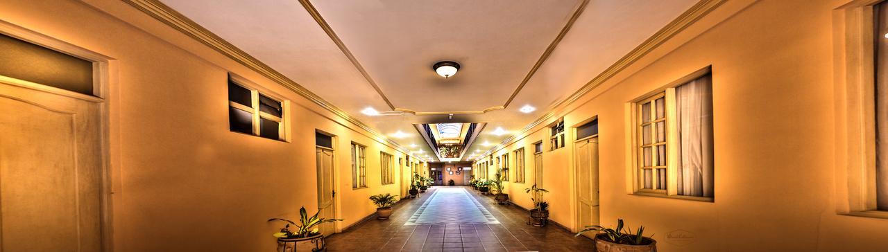 Hotel Monserrat Кочабамба Экстерьер фото