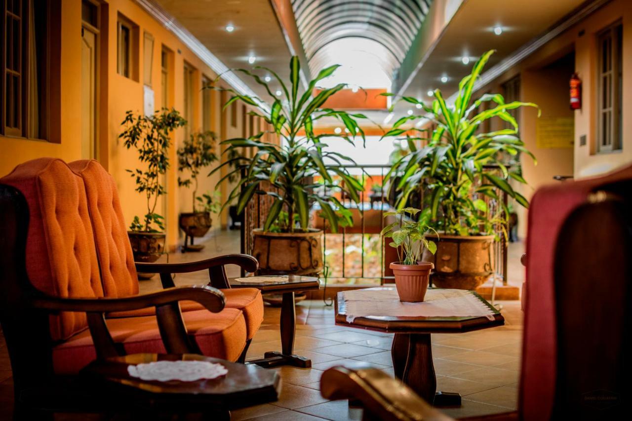 Hotel Monserrat Кочабамба Экстерьер фото