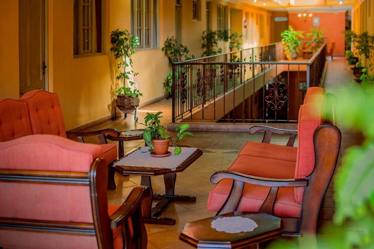 Hotel Monserrat Кочабамба Экстерьер фото